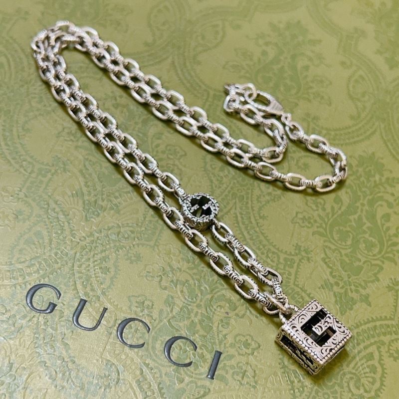 G*u*i necklaces